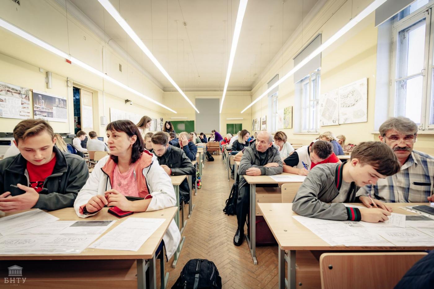 Нас скоро станет больше! Первый день подачи документов. Беседуем с первыми абитуриентами
